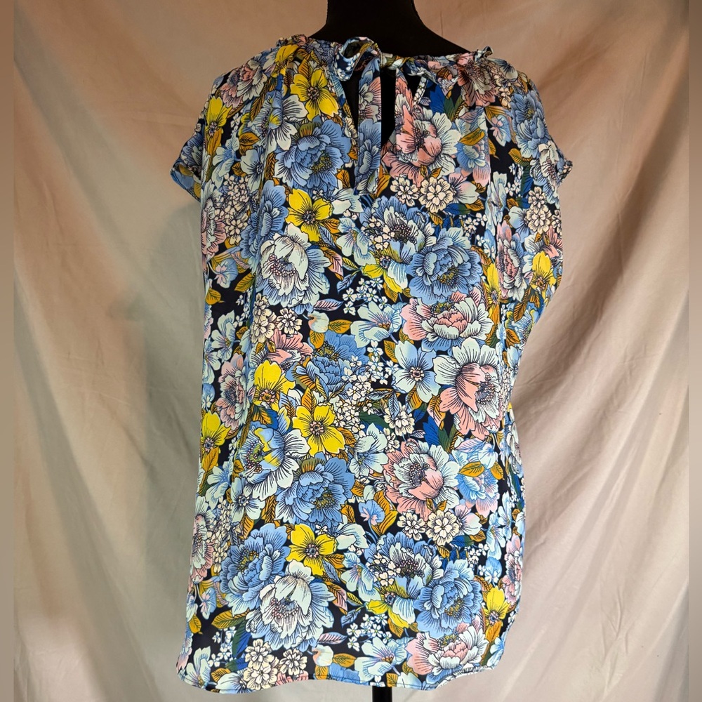 LC Lauren Conrad Blue & Yellow Floral Short-Sleeve Top 🌼 - Picture 6 of 7